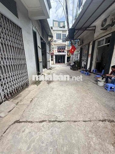 BÁN ĐẤT THUÝ LĨNH, Ô TÔ ĐỖ CỬA