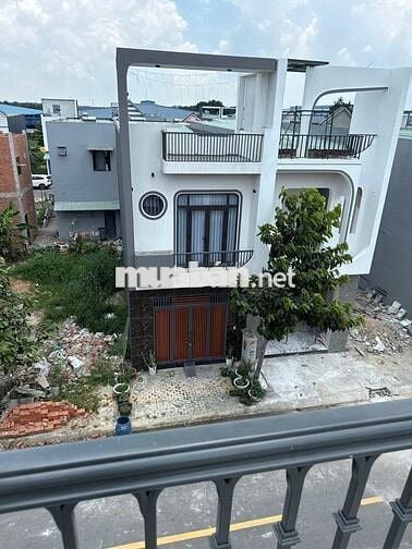 Bán gấp nhà 1 trệt 1 lầu ngay chợ Thái Bình Dương Tân Hiệp Tân Uyên