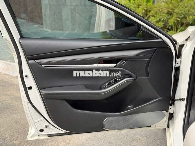 Mazda 3 2023 1.5L Luxury - 60000 km