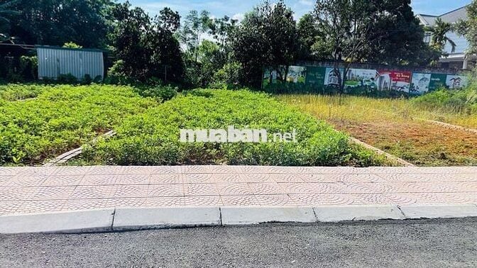 Cần bán lô đất 142m2 làn 2 DH09 tại Thôn 3 - Phú Cát chỉ 32tr/m2