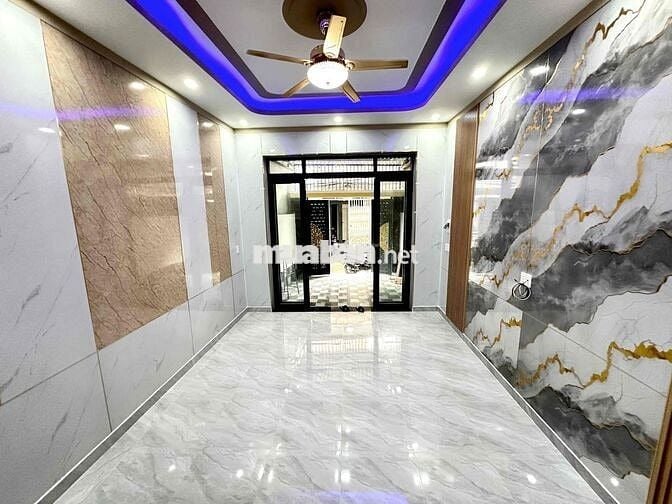 nhà 1 trệt 1 lầu 04 phòng ngủ , gần chợ cổng sau cty Pouchen ,