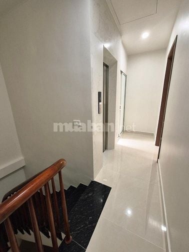 Bán nhà phố Tôn Đức Thắng, Đống Đa 45m, 6 tầng, mt 4.8m. Giá: 17.3 tỷ