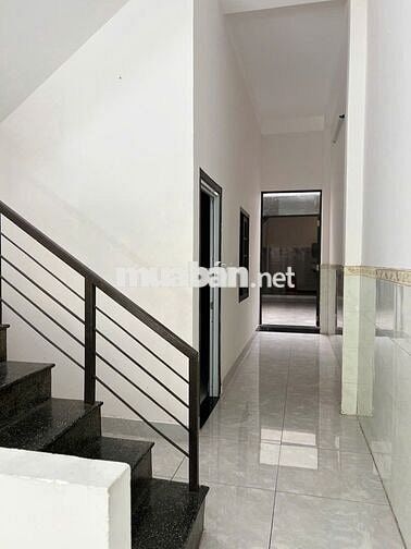Nhà mặt tiền 95m2 cần bán định cư nước ngoài.