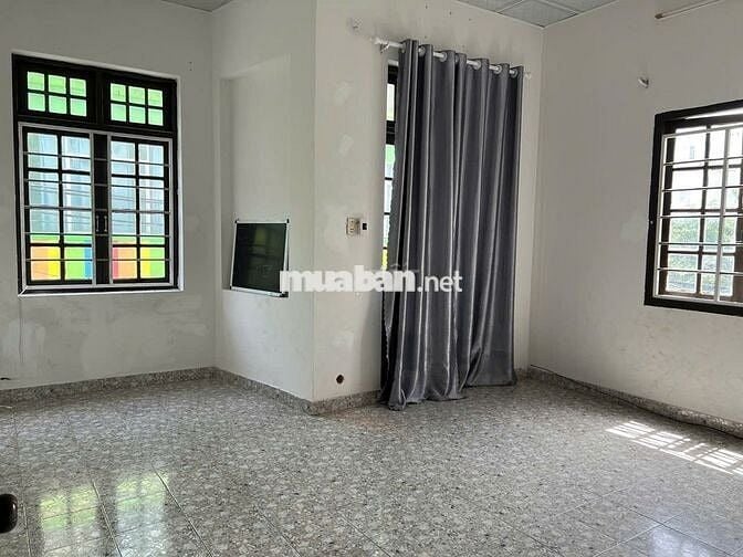 Nhà mặt tiền 95m2 cần bán định cư nước ngoài.