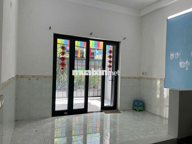 Nhà mặt tiền 95m2 cần bán định cư nước ngoài.