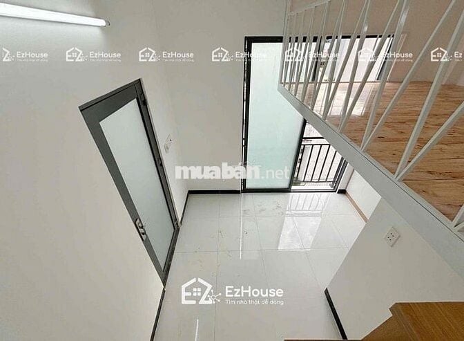 Phòng Duplex ban công 30m2 ngay Nguyễn Oanh