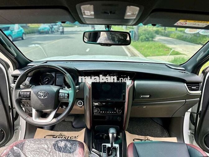 Toyota fortuner legender 2.4G- 29000 km