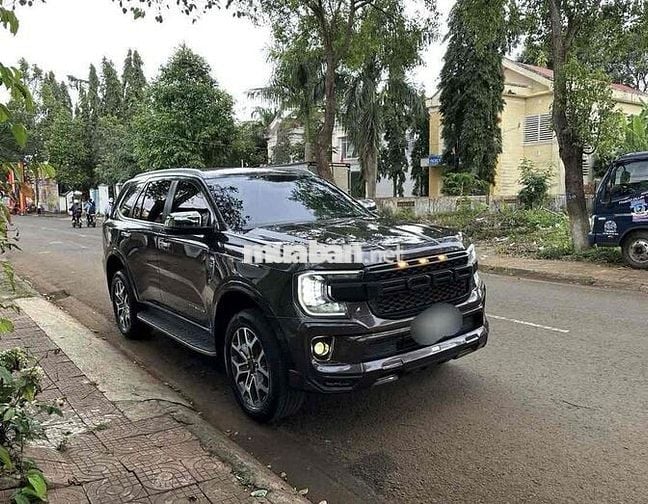 Ford Everest 2023 Titanium 2.0L 4x2 AT - 33000 km