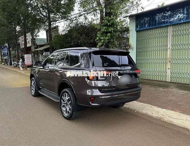 Ford Everest 2023 Titanium 2.0L 4x2 AT - 33000 km