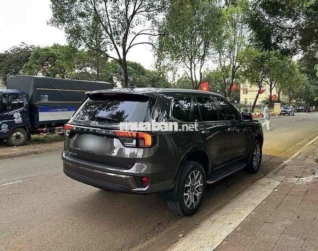 Ford Everest 2023 Titanium 2.0L 4x2 AT - 33000 km