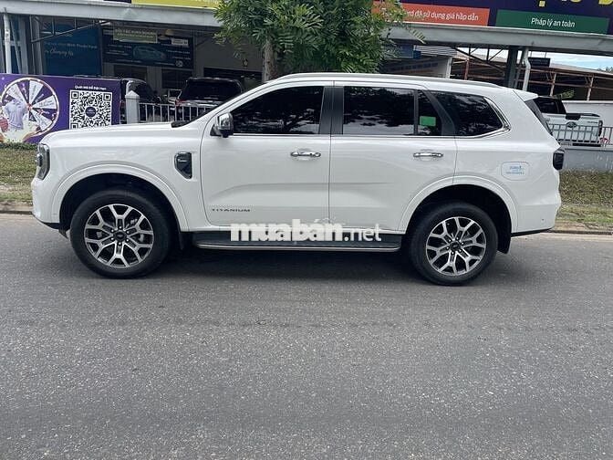 Ford Everest 2023 Titanium+ 2.0 AT 4x4 - 35000 km