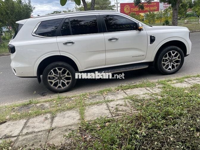 Ford Everest 2023 Titanium+ 2.0 AT 4x4 - 35000 km