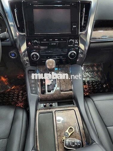 Toyota Alphard 2020 3.5 V6 mạnh mẽ – chạy êm, bốc