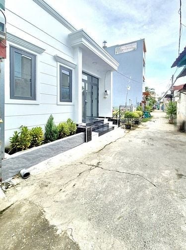 Nhà cấp 4 diện tích gần 90m² chỉ % tỷ 9, hẻm ô tô 1627 Huỳnh Tấn