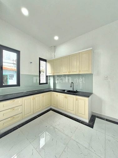 Nhà cấp 4 diện tích gần 90m² chỉ % tỷ 9, hẻm ô tô 1627 Huỳnh Tấn