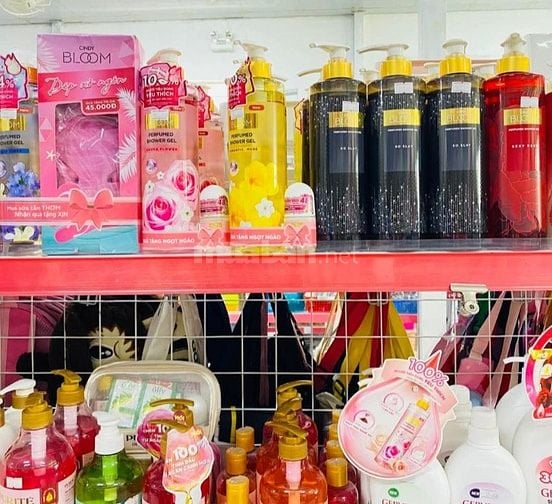 TUYỂN NHÂN VIÊN TRỰC QUẦY HÀNG TẠI CỬA HÀNG 