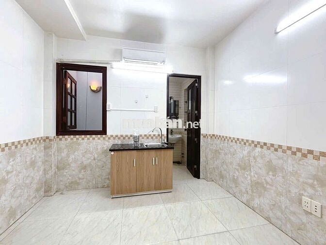 [Đúng giá - Đúng ảnh] - Ngay Võ Văn Kiệt Q5 - Phòng 2 cửa sổ thoáng