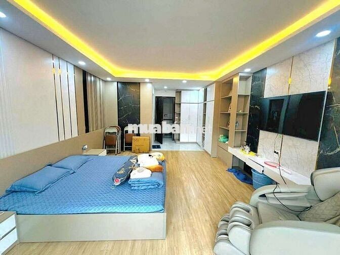 Phố Đội Nhân, diện tích 40m, 10 tầng thang máy, giá 24,5 tỷ
