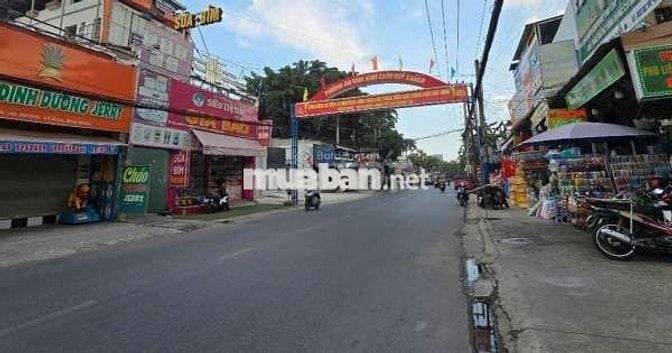 Cho thuê nhà mặt tiền 240m2 Nguyễn tri phương dĩ an Bình Dương