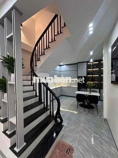 Bán Nhà Xuân Thuỷ - 39M2 - Gần Phố - Nhà Đẹp