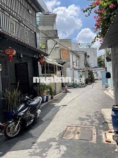 3,95 TỶ NHÀ 2 LẦU HXH TÂN THỚI NHẤT 8 CẠNH TRƯỜNG THCS TRẦN PHÚ MT ĐẸP