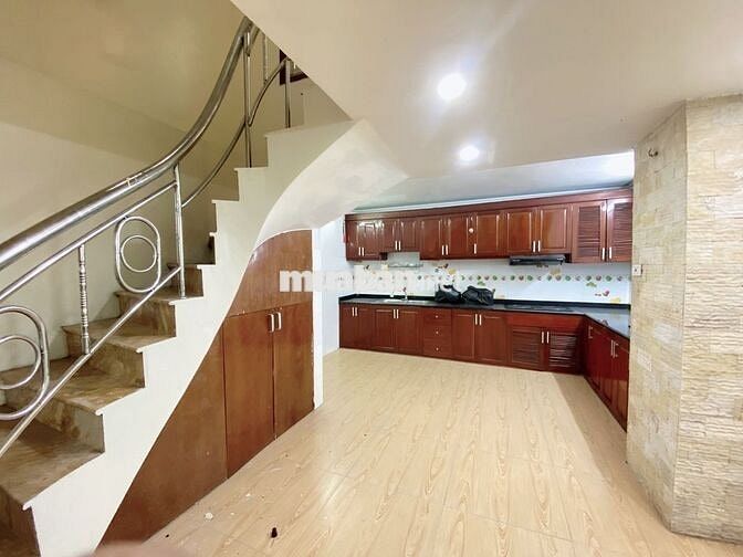 CHO THUÊ NHÀ NGUYÊN CĂN LÀM VP 3 BƯỚC RA HỒ HOÀNG CẦU 45M2 5T 25TR