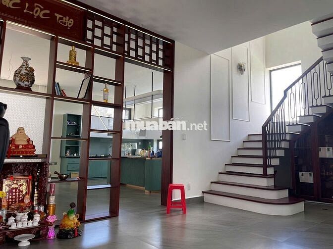 BIỆT THỰ TRUNG TÂM BẢO LỘC 735M2 SẴN 200THỔ CƯ NGAY BỜ HỒ CHỈ 12.5TỈ