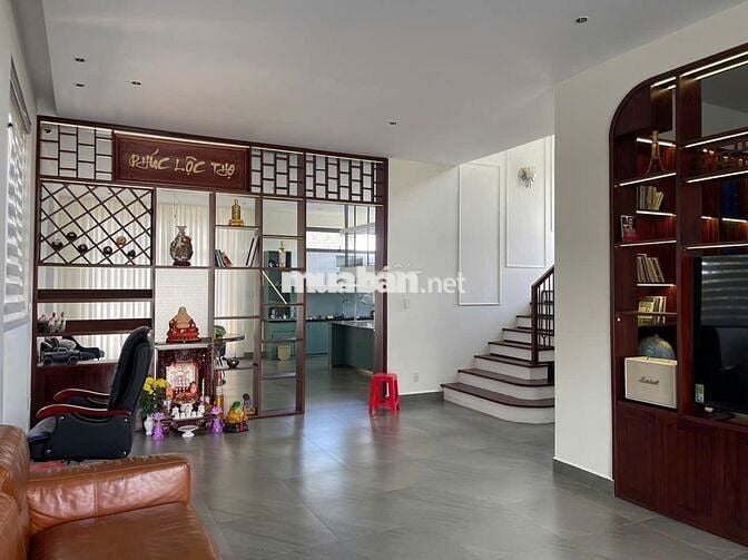 BIỆT THỰ TRUNG TÂM BẢO LỘC 735M2 SẴN 200THỔ CƯ NGAY BỜ HỒ CHỈ 12.5TỈ