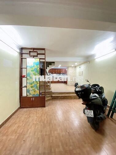 CHO THUÊ NHÀ NGUYÊN CĂN LÀM VP 3 BƯỚC RA HỒ HOÀNG CẦU 45M2 5T 25TR