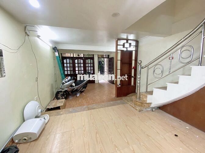 CHO THUÊ NHÀ NGUYÊN CĂN LÀM VP 3 BƯỚC RA HỒ HOÀNG CẦU 45M2 5T 25TR