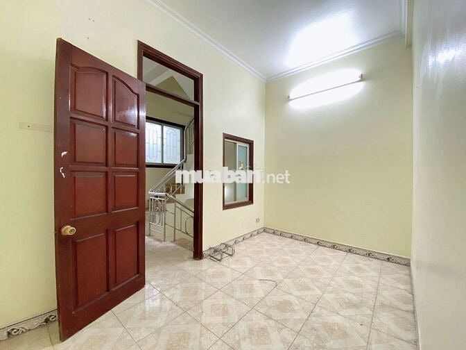 CHO THUÊ NHÀ NGUYÊN CĂN LÀM VP 3 BƯỚC RA HỒ HOÀNG CẦU 45M2 5T 25TR