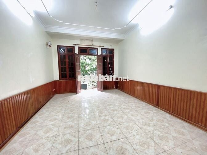 CHO THUÊ NHÀ NGUYÊN CĂN LÀM VP 3 BƯỚC RA HỒ HOÀNG CẦU 45M2 5T 25TR