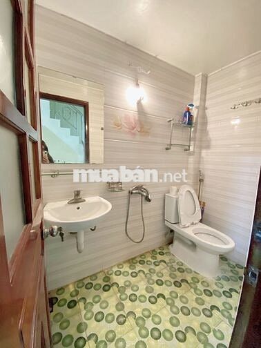CHO THUÊ NHÀ NGUYÊN CĂN LÀM VP 3 BƯỚC RA HỒ HOÀNG CẦU 45M2 5T 25TR