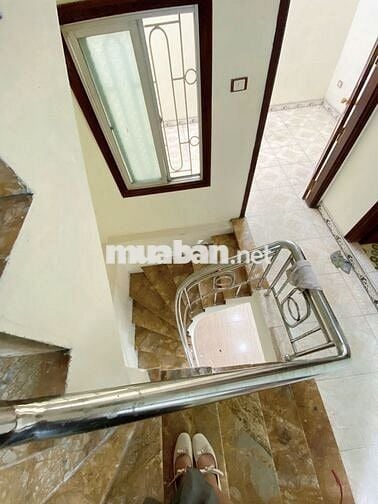CHO THUÊ NHÀ NGUYÊN CĂN LÀM VP 3 BƯỚC RA HỒ HOÀNG CẦU 45M2 5T 25TR
