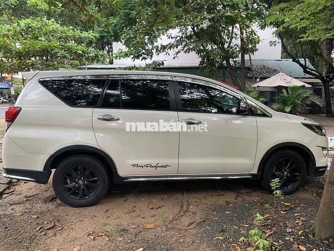 Toyota Innova Venturer - 160 km 2019