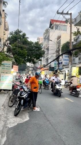Sang quán ăn Mặt tiền lớn,90m2 NQB, p13,Tân Bình, 9 triệu, đông dân