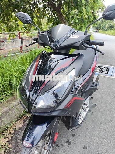 Airblade nữ chạy muốn giao lưu xe khác ngang tầm