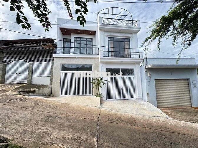 Nhà mê lệch tầng hiện đại bật nhất ngay trung tâm phố          • Căn 1