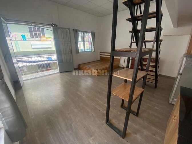 10tr CC cho thuê NNC 5x5m ngay cầu vượt 3/2 số 486/1 đường 3/2 HXH