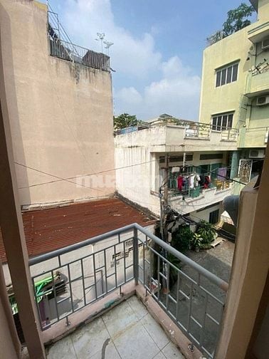 10tr CC cho thuê NNC 5x5m ngay cầu vượt 3/2 số 486/1 đường 3/2 HXH