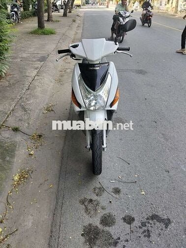 Cần bán gấp xe CLICK bs 72 xe đẹp máy móc êm ru