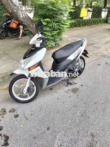 Cần bán gấp xe CLICK bs 72 xe đẹp máy móc êm ru