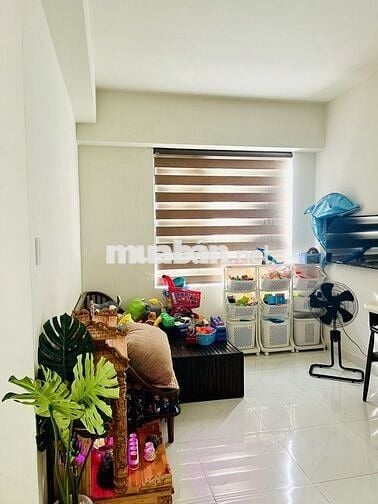 Cho thuê green river 3 phòng ngủ-2wc có 1 máy lạnh, máy nóng, sofa....