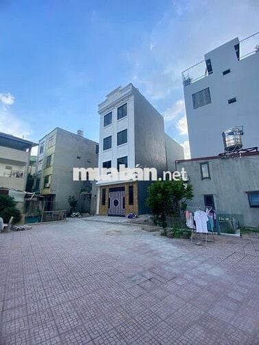 Nhà view hồ mặt tiền 5.5m, sân trước nhà như sân hội trường,40m,4 tầng