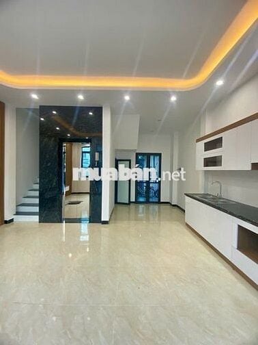 Nhà view hồ mặt tiền 5.5m, sân trước nhà như sân hội trường,40m,4 tầng