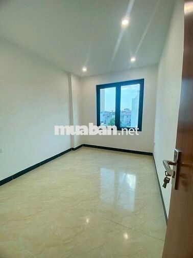 Nhà view hồ mặt tiền 5.5m, sân trước nhà như sân hội trường,40m,4 tầng