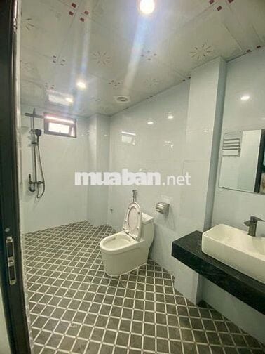 Nhà view hồ mặt tiền 5.5m, sân trước nhà như sân hội trường,40m,4 tầng