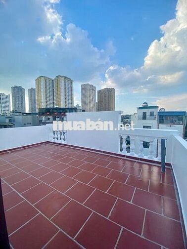 Nhà view hồ mặt tiền 5.5m, sân trước nhà như sân hội trường,40m,4 tầng