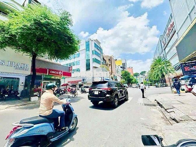 Góc 2 Mặt tiền duy 1 tai Sư Van Hạnh Q10 4x17 - 3 Tầng -100 triệu