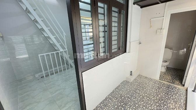Cho thuê nhà hẻm 2m(XM) Cách Mạng Tháng 8, P.4, Q.3 giá 7tr